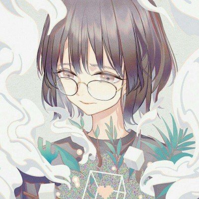 大爷和大妈坐同一个轮椅出行